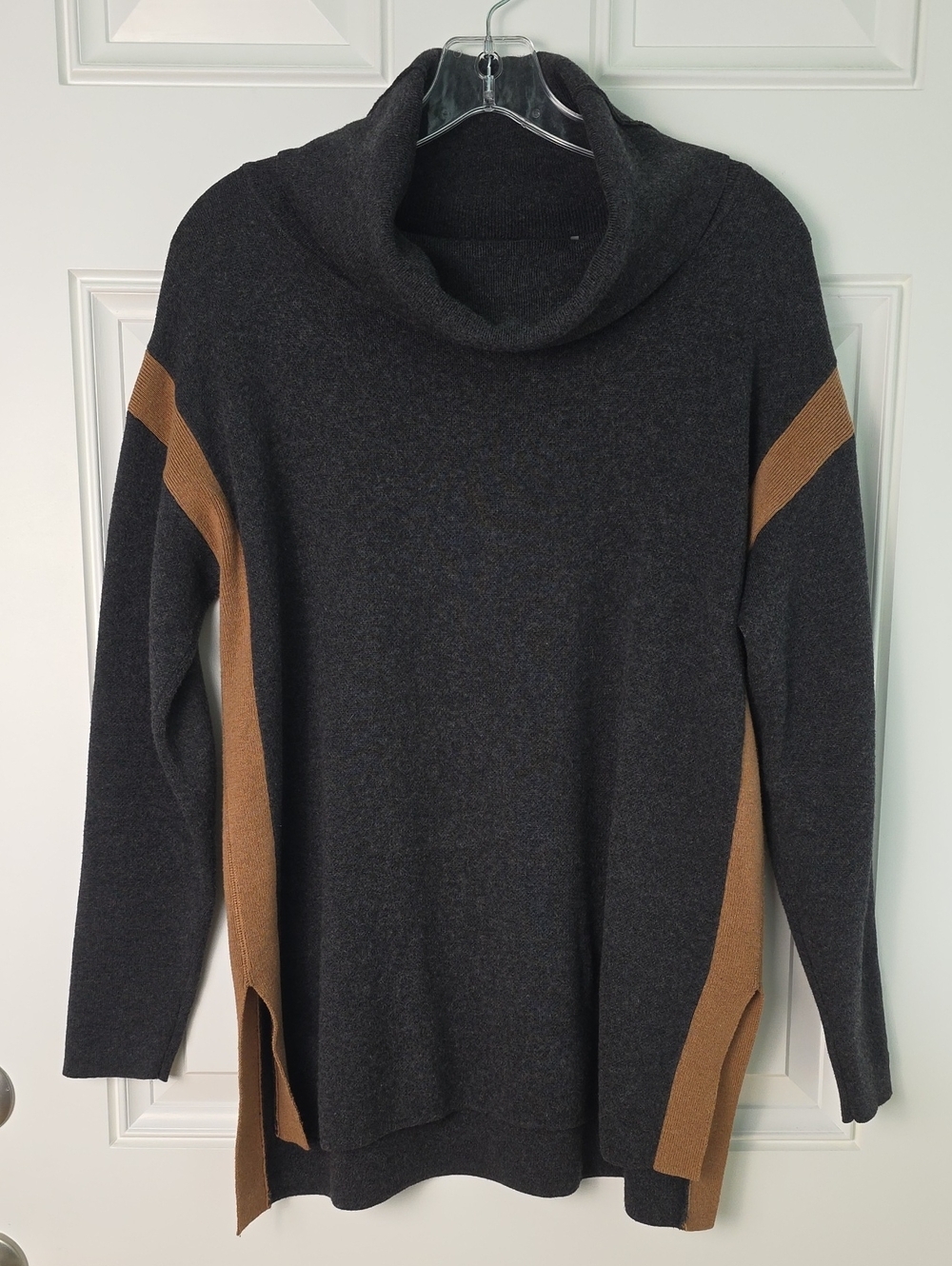 o s t Charcoal Gray and Brown Knit Sweater. Size Small